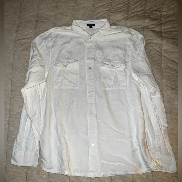 Men’s Size 4 (fits large) James Perse White Button Up Shirt